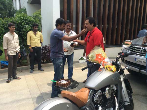 ಇಂಡಿಯನ್ ಸ್ಕೌಟ್ ಬೈಕ್‌ನಲ್ಲಿ ಪವರ್ ಸ್ಟಾರ್ ಪುನೀತ್ ಅಬ್ಬರ! 