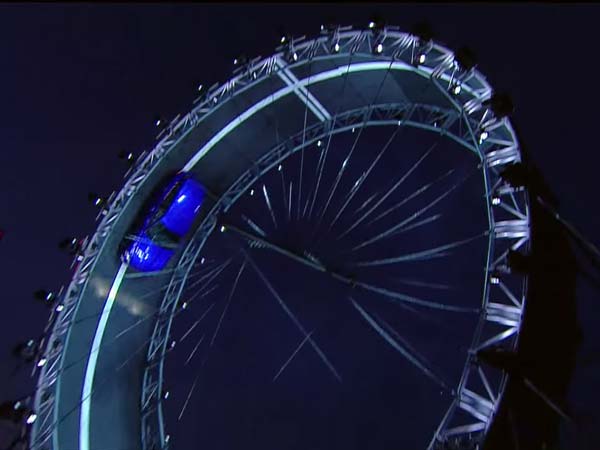 ಗುರುತ್ವ ಬಲವನ್ನು ಹಿಮ್ಮೆಟ್ಟಿಸಿ 360 ಡಿಗ್ರಿಯಲ್ಲಿ ಸರ್ರನೆ ಸುತ್ತಿದ ಕಾರು