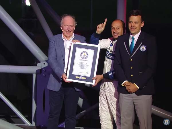 ಗುರುತ್ವ ಬಲವನ್ನು ಹಿಮ್ಮೆಟ್ಟಿಸಿ 360 ಡಿಗ್ರಿಯಲ್ಲಿ ಸರ್ರನೆ ಸುತ್ತಿದ ಕಾರು