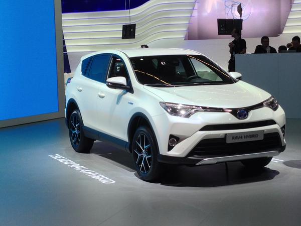 2016ರಲ್ಲಿ ಟೊಯೊಟಾ ಆರ್‌ಎವಿ4 ಹೈಬ್ರಿಡ್ ಎಸ್‌‍ಯುವಿ ಎಂಟ್ರಿ 