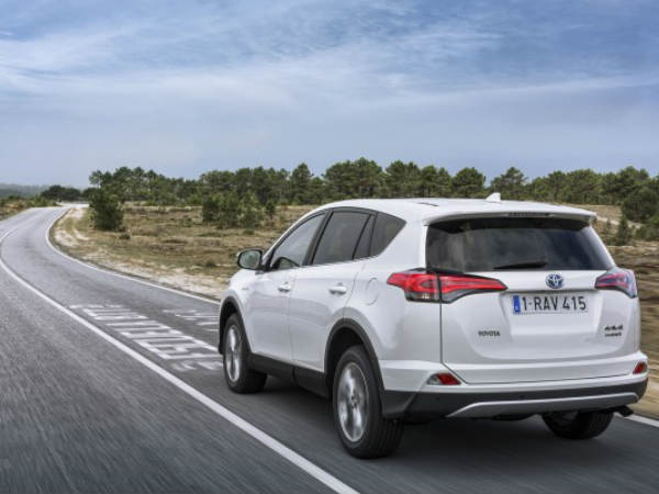 2016ರಲ್ಲಿ ಟೊಯೊಟಾ ಆರ್‌ಎವಿ4 ಹೈಬ್ರಿಡ್ ಎಸ್‌‍ಯುವಿ ಎಂಟ್ರಿ 