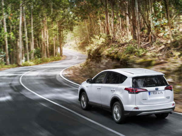 2016ರಲ್ಲಿ ಟೊಯೊಟಾ ಆರ್‌ಎವಿ4 ಹೈಬ್ರಿಡ್ ಎಸ್‌‍ಯುವಿ ಎಂಟ್ರಿ 