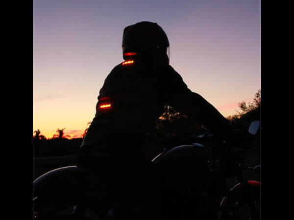 ಬೈಕ್ ಜಾಕೆಟ್‌ನಲ್ಲೇ ಟರ್ನ್ ಸಿಗ್ನಲ್, ಬ್ರೇಕ್ ಲೈಟ್ಸ್ 