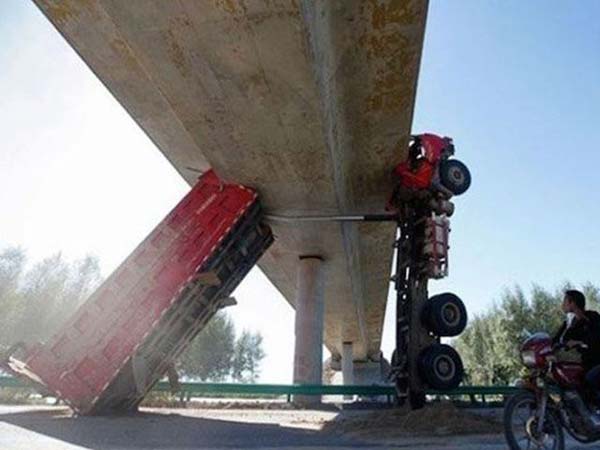 ಆಯ ತಪ್ಪಿದರೆ ಅಪಾಯ ತಪ್ಪಿದ್ದಲ್ಲ