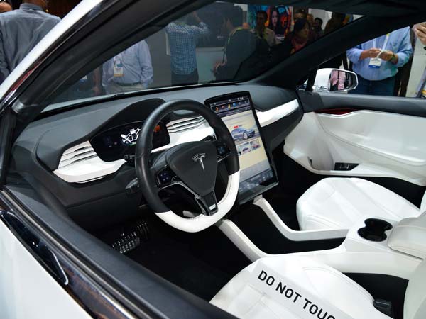 ಸಕತ್ ಬ್ಯೂಟಿಫುಲ್ ಟೆಸ್ಲಾ ಎಲೆಕ್ಟ್ರಿಕ್ ಎಸ್‌ಯುವಿ 'ಮಾಡೆಲ್ ಎಕ್ಸ್'