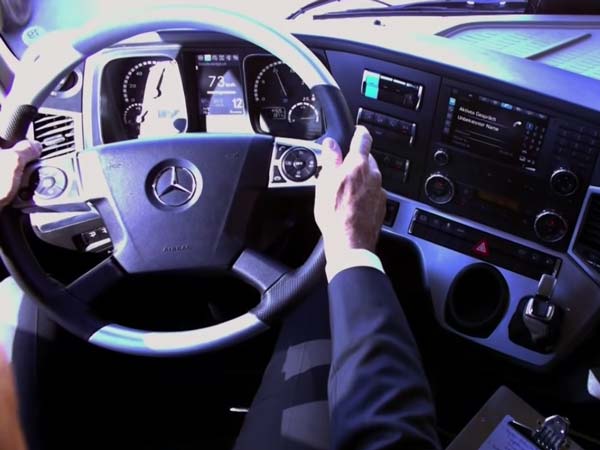 ಚಾಲಕನಿಲ್ಲದೆ 14 ಕೀ.ಮೀ. ಸಂಚರಿಸಿದ ಡೈಮ್ಲರ್ ಟ್ರಕ್!