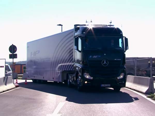 ಚಾಲಕನಿಲ್ಲದೆ 14 ಕೀ.ಮೀ. ಸಂಚರಿಸಿದ ಡೈಮ್ಲರ್ ಟ್ರಕ್!