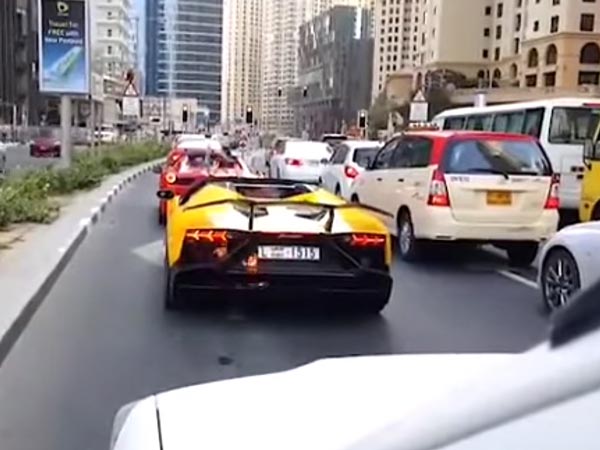 ದುಬೈನಲ್ಲಿ ಲಂಬೋ ಐಷಾರಾಮಿ ಕಾರಿಗೆ ಬೆಂಕಿ 