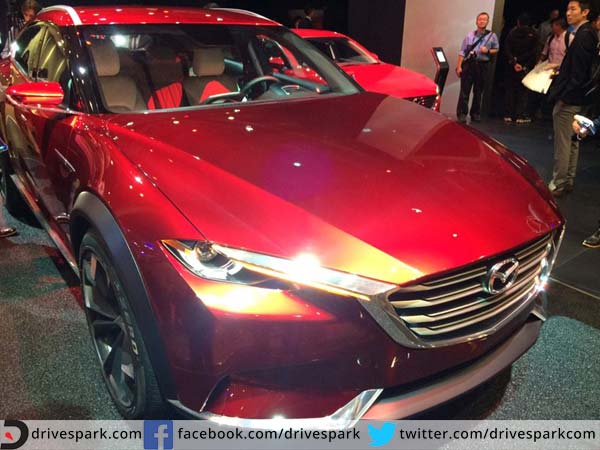 ಕಣ್ಣು ಮಿಟುಕಿಸಿದ ಮಾಜ್ದಾ ಆರ್ಎಕ್ಸ್ ವಿಷನ್ ಕ್ರೀಡಾ ಕಾರು ಕಣ್ಣು ಮಿಟುಕಿಸಿದ ಮಾಜ್ದಾ ಆರ್ಎಕ್ಸ್ ವಿಷನ್ ಕ್ರೀಡಾ ಕಾರು