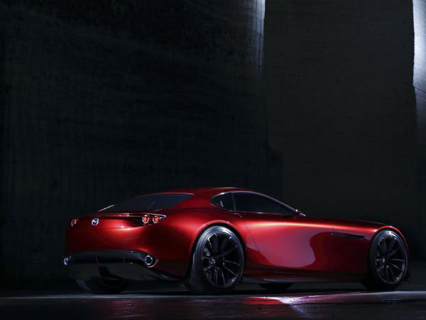 ಕಣ್ಣು ಮಿಟುಕಿಸಿದ ಮಾಜ್ದಾ ಆರ್ಎಕ್ಸ್ ವಿಷನ್ ಕ್ರೀಡಾ ಕಾರು ಕಣ್ಣು ಮಿಟುಕಿಸಿದ ಮಾಜ್ದಾ ಆರ್ಎಕ್ಸ್ ವಿಷನ್ ಕ್ರೀಡಾ ಕಾರು