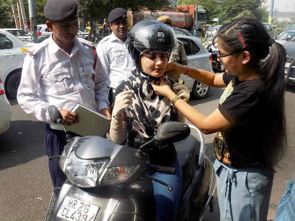 ಎಚ್ಚರ! 10 ದಿನದೊಳಗೆ ಹಿಂಬದಿ ಸವಾರರಿಗೂ ಹೆಲ್ಮೆಟ್ ಬಳಕೆ ಕಡ್ಡಾಯ