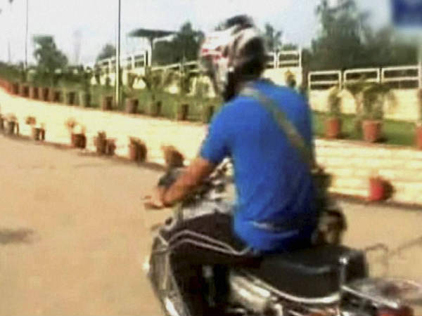 ಎಚ್ಚರ! 10 ದಿನದೊಳಗೆ ಹಿಂಬದಿ ಸವಾರರಿಗೂ ಹೆಲ್ಮೆಟ್ ಬಳಕೆ ಕಡ್ಡಾಯ