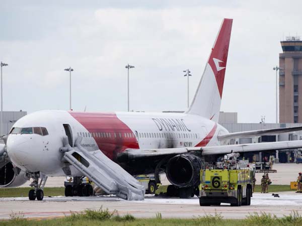 ರನ್ವೇಯಲ್ಲೇ ಬೋಯಿಂಗ್ ವಿಮಾನಕ್ಕೆ ಹೊತ್ತಿಕೊಂಡ ಬೆಂಕಿ