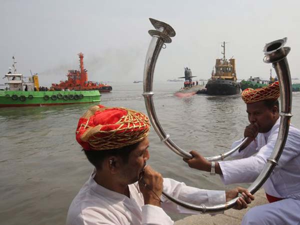 ಸಮುದ್ರದೊಳಗೆ ಧುಮುಕಿದ ಐಎನ್‌ಎಸ್ ಕಲ್ವರಿ ಆಟ್ಯಾಕ್ ಸಬ್‌ಮೆರಿನ್ 