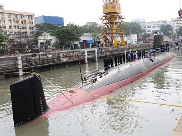 ಸಮುದ್ರದೊಳಗೆ ಧುಮುಕಿದ ಐಎನ್‌ಎಸ್ ಕಲ್ವರಿ ಆಟ್ಯಾಕ್ ಸಬ್‌ಮೆರಿನ್ 