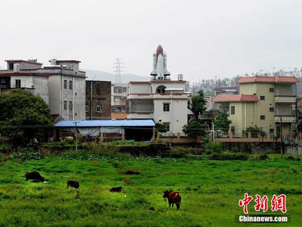 ಬೃಹತ್ ಗಾತ್ರದ ಬಾಹ್ಯಾಕಾಶ ನೌಕೆ-ರಾಕೆಟ್ ನಿರ್ಮಿಸಿದ ಚೀನಾ ರೈತ 