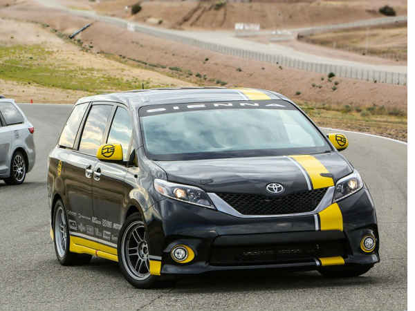 ಯಾಕಾಗಲ್ಲ? ಟೊಯೊಟಾದಿಂದ 26 ಅಡಿ ಉದ್ದದ 'ಲಿಮೊ' ಕಾರು