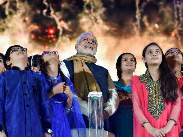 ವಾಹನ ಅಧ್ಯಯನ-ಅಭಿವೃದ್ಧಿ ಘಟಕಕ್ಕೆ ಜೈ ಎಂದ ಮೋದಿ-ಕೆಮರೂನ್