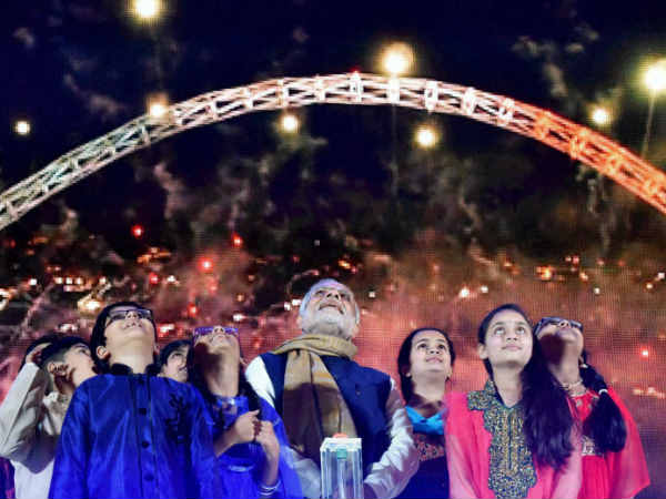 ವಾಹನ ಅಧ್ಯಯನ-ಅಭಿವೃದ್ಧಿ ಘಟಕಕ್ಕೆ ಜೈ ಎಂದ ಮೋದಿ-ಕೆಮರೂನ್