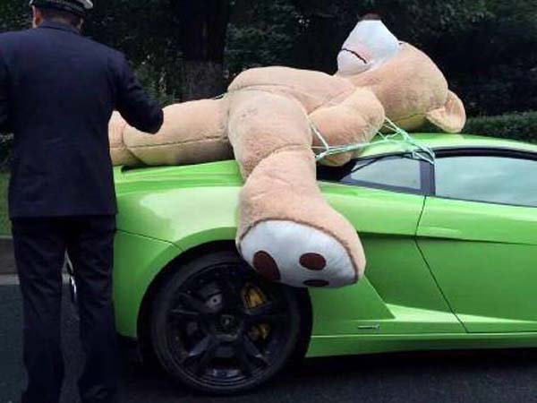 ಸೂಪರ್ ಕಾರಲ್ಲಿ ಬೊಂಬೆಯಾಟ; ಪೊಲೀಸ್‌ ತಕ್ಕ ಶಾಸ್ತಿ 