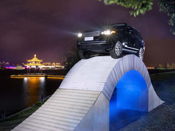 ಅದ್ಭುತ, ಅಮೋಘ; ಕಾಗದದ ಸೇತುವೆಯಲ್ಲಿ ರೇಂಜ್ ರೋವರ್ ಸವಾರಿ 