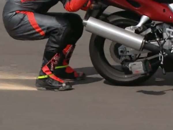 ಶಕ್ತಿಶಾಲಿ, ವೇಗವಾಗಿ ಚಲಿಸುವ ಬೈಕ್ ಹಿಂದುಗಡೆ ಗಿನ್ನೆಸ್ ದಾಖಲೆ ಕಸರತ್ತು 