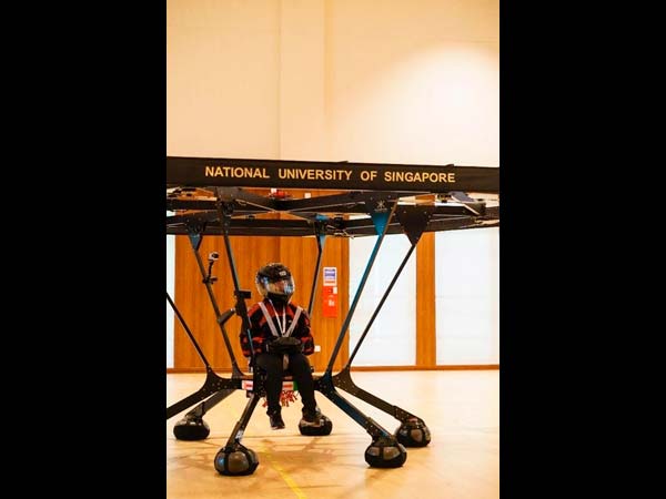 ಮೊದಲ ವೈಯಕ್ತಿಕ ಹಾರುವ ಯಂತ್ರ ನಿರ್ಮಿಸಿದ ಸಿಂಗಾಪುರ ವಿದ್ಯಾರ್ಥಿಗಳು