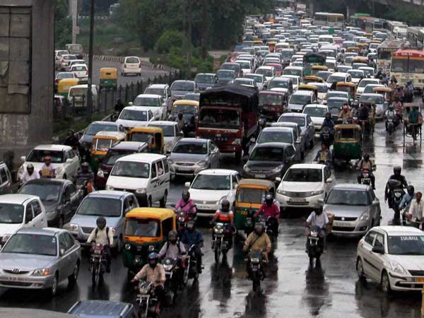 ದೆಹಲಿಯಲ್ಲಿ ಡೀಸೆಲ್ ಎಸ್‌ಯುವಿ, ಐಷಾರಾಮಿ ಕಾರುಗಳ ದಾಖಲಾತಿಗೆ ನಿಷೇಧ