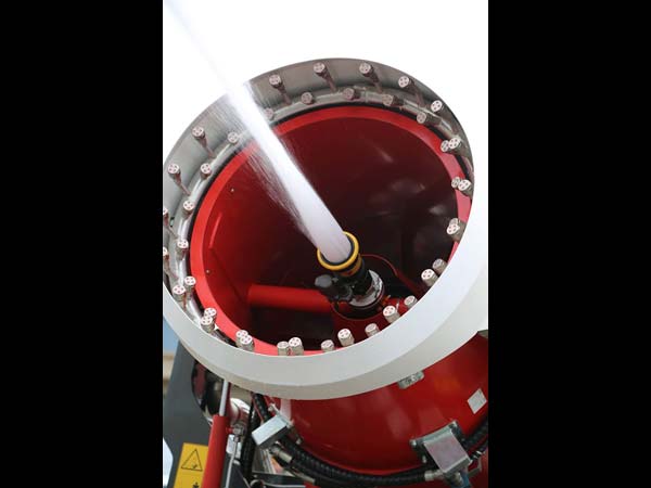 ಮೊದಲ ರಿಮೋಟ್ ನಿಯಂತ್ರಿತ ಅಗ್ನಿ ಶಾಮಕ ರೊಬೊಟ್ ಮೆಷಿನ್