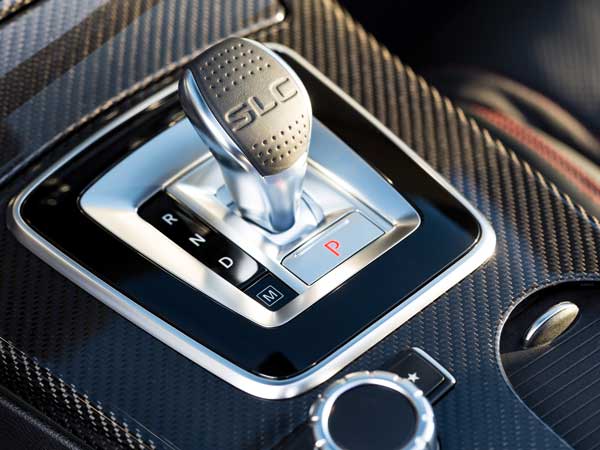 ಬೆಂಝ್ ಮಗದೊಂದು ಮ್ಯಾಜಿಕ್; ಎಸ್‌ಎಲ್‌ಸಿ ಐಷಾರಾಮಿ ಕಾರು 