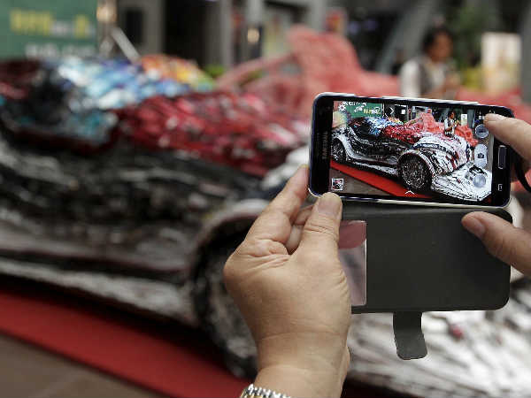 25,000ದಷ್ಟು ಹಳೆಯ ಫೋನ್‌ಗಳಿಂದ ಕಾರು ರಚನೆ