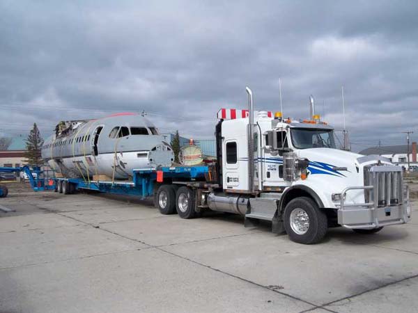 ರಸ್ತೆಯಲ್ಲೂ ಓಡುವ ಗೂಡ್ಸ್ ಬಂಡಿ; ಇದುವೇ ರೋಡ್ ಟ್ರೈನ್..!