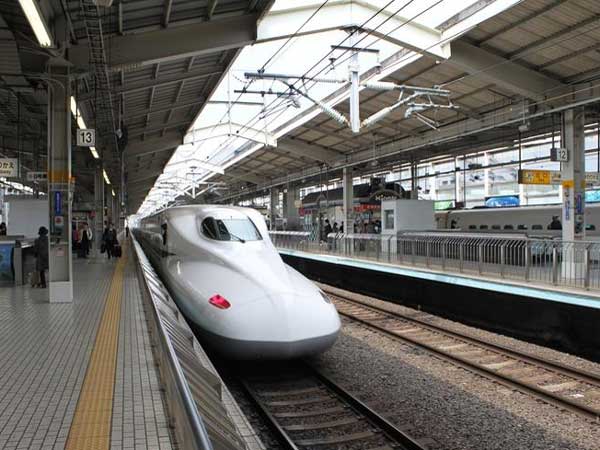 09. ಮುಂಬೈ ನಿಲ್ದಾಣ