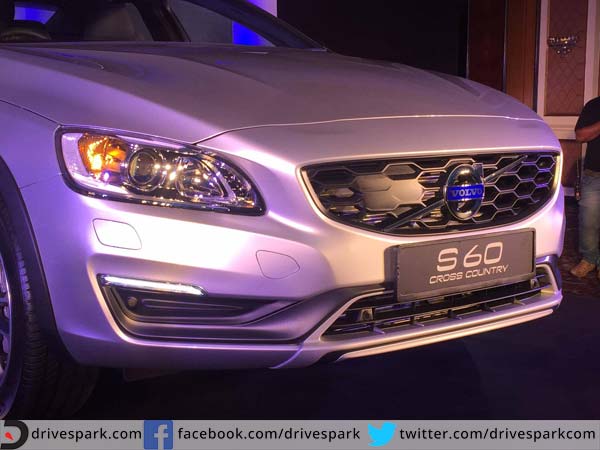 ವೋಲ್ವೋ ಎಸ್60 ಕ್ರಾಸ್ ಕಂಟ್ರಿ ಲಗ್ಷುರಿ ಸೆಡಾನ್ ಕಾರು ಬಿಡುಗಡೆ 