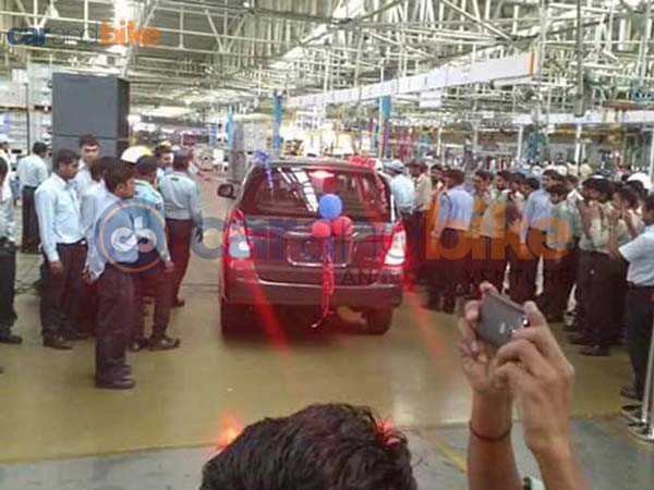 ಬಿಡದಿಯಲ್ಲಿ ಹೊರಬಂತು ಮೊದಲ ತಲೆಮಾರಿನ ಕಟ್ಟಕಡೆಯ ಇನ್ನೋವಾ ಬಿಡದಿಯಲ್ಲಿ ಹೊರಬಂತು ಮೊದಲ ತಲೆಮಾರಿನ ಕಟ್ಟಕಡೆಯ ಇನ್ನೋವಾ