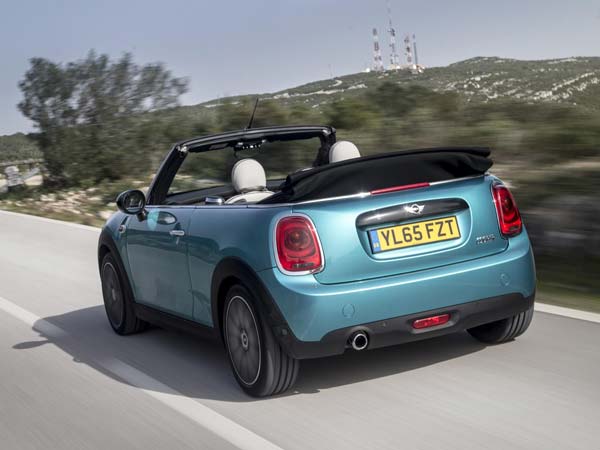 'ಟಾಪ್ ಲೆಸ್' ಮಿನಿ ಕನ್ವರ್ಟಿಬಲ್ ಐಕಾನಿಕ್ ಕಾರು ಭಾರತ ಪ್ರವೇಶ
