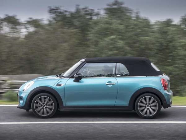 'ಟಾಪ್ ಲೆಸ್' ಮಿನಿ ಕನ್ವರ್ಟಿಬಲ್ ಐಕಾನಿಕ್ ಕಾರು ಭಾರತ ಪ್ರವೇಶ