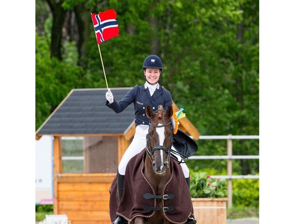 19ರ ಹರೆಯದ ಚೆಲುವೆ ವಿಶ್ವದ ಅತಿ ಕಿರಿಯ ಬಿಲಿಯನೇರ್ 