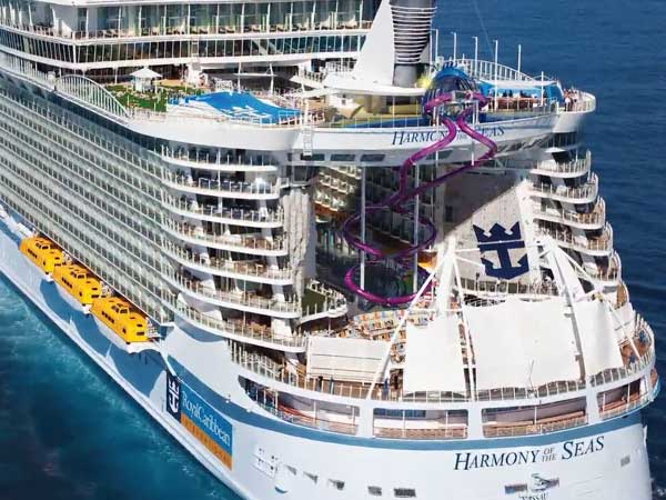 ಈಫಲ್ ಗೋಪುರಗಿಂತಲೂ ದೊಡ್ದದು ವಿಶ್ವದ ಬೃಹತ್ ಹಡಗು