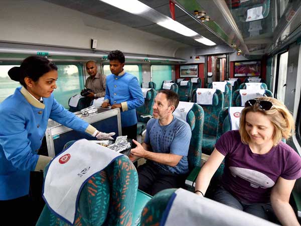 ರೈಲು ಸಖಿಯರು 