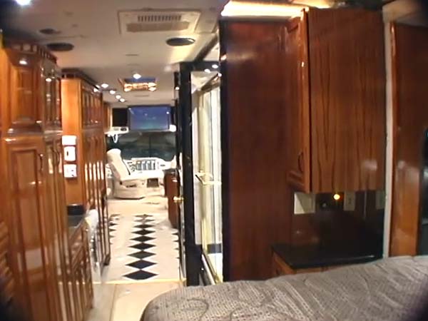 ವಾಹನ ಲೋಕವನ್ನೇ ಬೆರಗುಗೊಳಿಸಿದ ಉಭಯಚರ ಗಾಡಿ 