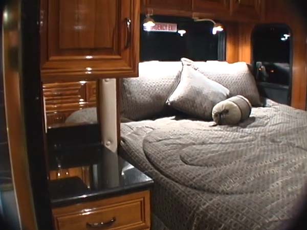 ವಾಹನ ಲೋಕವನ್ನೇ ಬೆರಗುಗೊಳಿಸಿದ ಉಭಯಚರ ಗಾಡಿ 