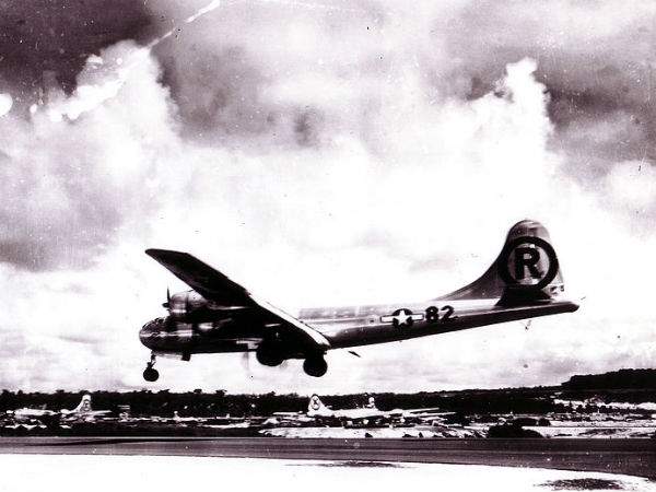 ಹಿರೋಶಿಮಾ ಮತ್ತು ನಾಗಸಾಕಿ ಧ್ವಂಸಗೊಳಿಸಿದ ಬಾಂಬರ್ ವಿಮಾನ