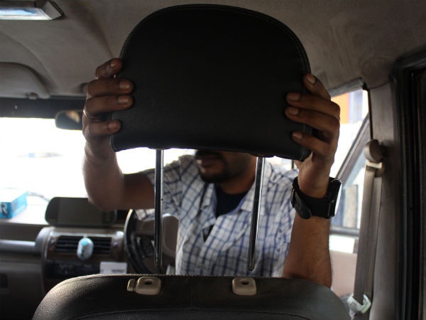 ತುರ್ತು ಸಂದರ್ಭದಲ್ಲಿ ಕಾರಿನ ಗಾಜು ಒಡೆಯುವುದು ಹೇಗೆ?