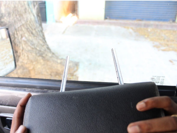 ತುರ್ತು ಸಂದರ್ಭದಲ್ಲಿ ಕಾರಿನ ಗಾಜು ಒಡೆಯುವುದು ಹೇಗೆ?