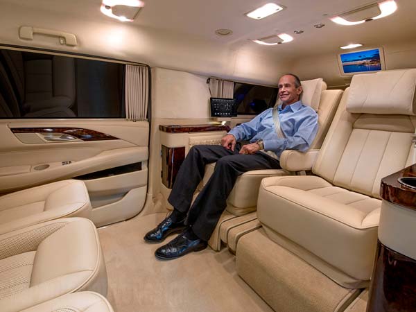 ಖಾಸಗಿ ಜೆಟ್ ಗಿಂತಲೂ ಆಡಂಬರದ ಕ್ಯಾಡಿಲಾಕ್ ಪಡೆದ ಕೋಟ್ಯಧಿಪತಿ