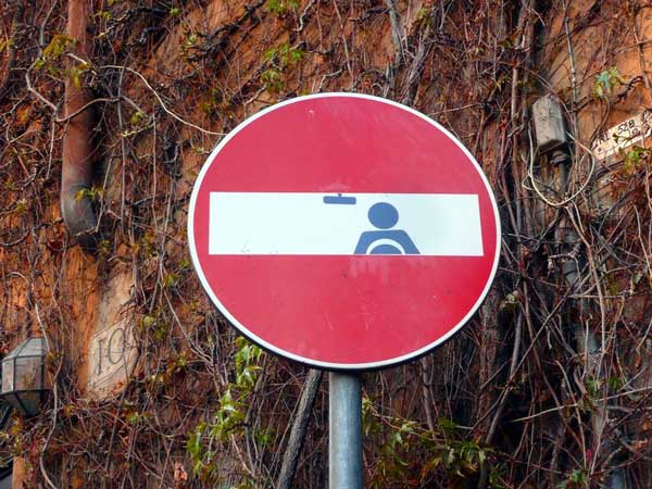 ಅರ್ಥವತ್ತಾದ ಸಂದೇಶ ಸಾರುವ ವ್ಯಂಗ್ಯ ರಸ್ತೆ ಸೂಚನಾ ಫಲಕಗಳು