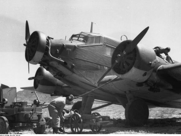 ಅಡಾಲ್ಫ್ ಹಿಟ್ಲರ್ - ವಾಯುಯಾನವಾಗಿ ಪ್ರಚಾರ ನಡೆಸಿದ ಮೊದಲ ರಾಜಕಾರಣಿ 