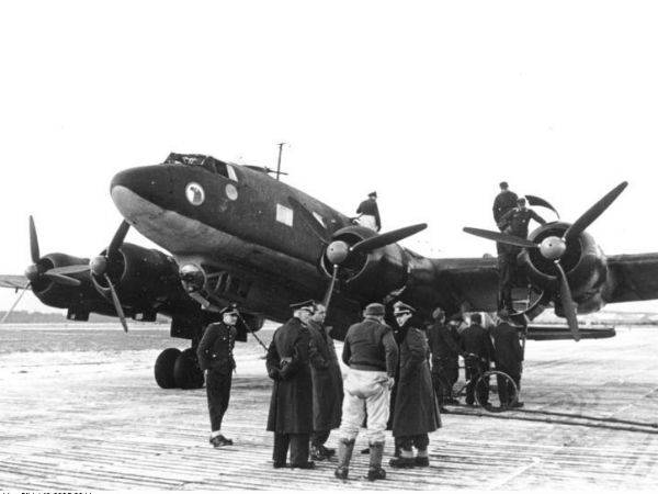 ಅಡಾಲ್ಫ್ ಹಿಟ್ಲರ್ - ವಾಯುಯಾನವಾಗಿ ಪ್ರಚಾರ ನಡೆಸಿದ ಮೊದಲ ರಾಜಕಾರಣಿ 