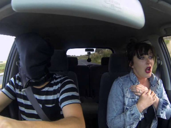 ಕಣ್ಣಿಗೆ ಬಟ್ಟೆ ಕಟ್ಟಿ ಚಾಲನೆ 